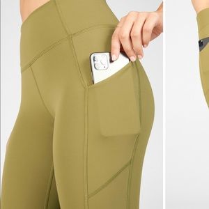 Fabletics Oasis High Waisted Capri Leggings L